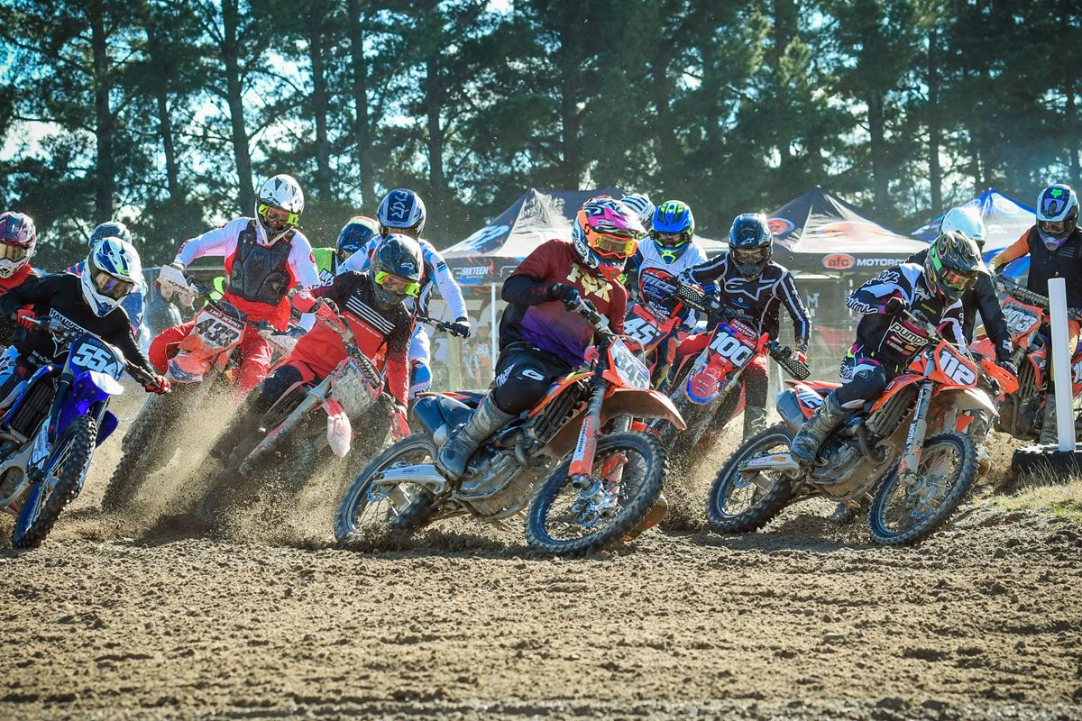 Jack Treloar (No.845) and Cooper Phillips lead a race start